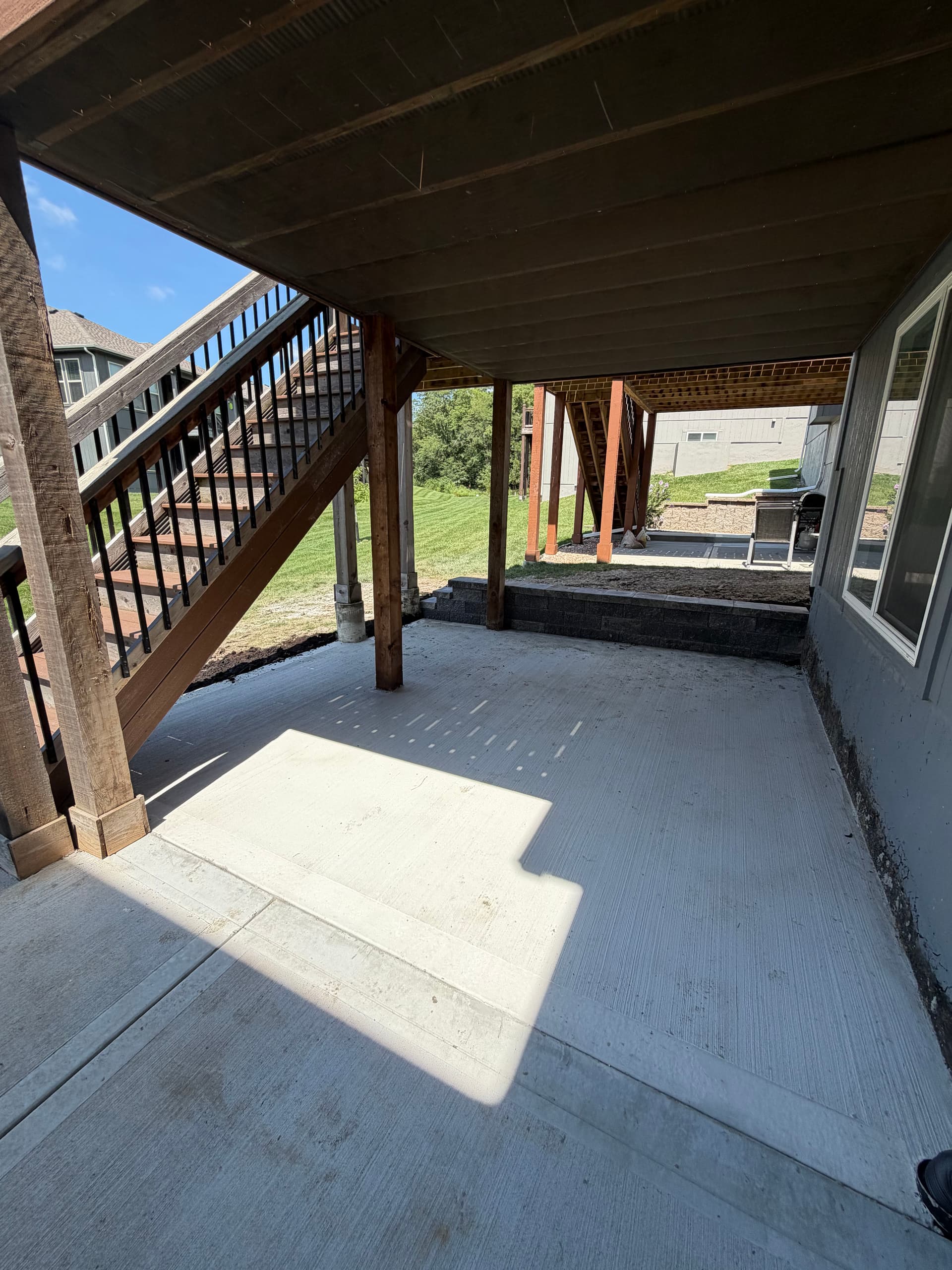 Gallery photos for Backyard Patio Slabs and Retaining Wall in Kansas City: Image #3