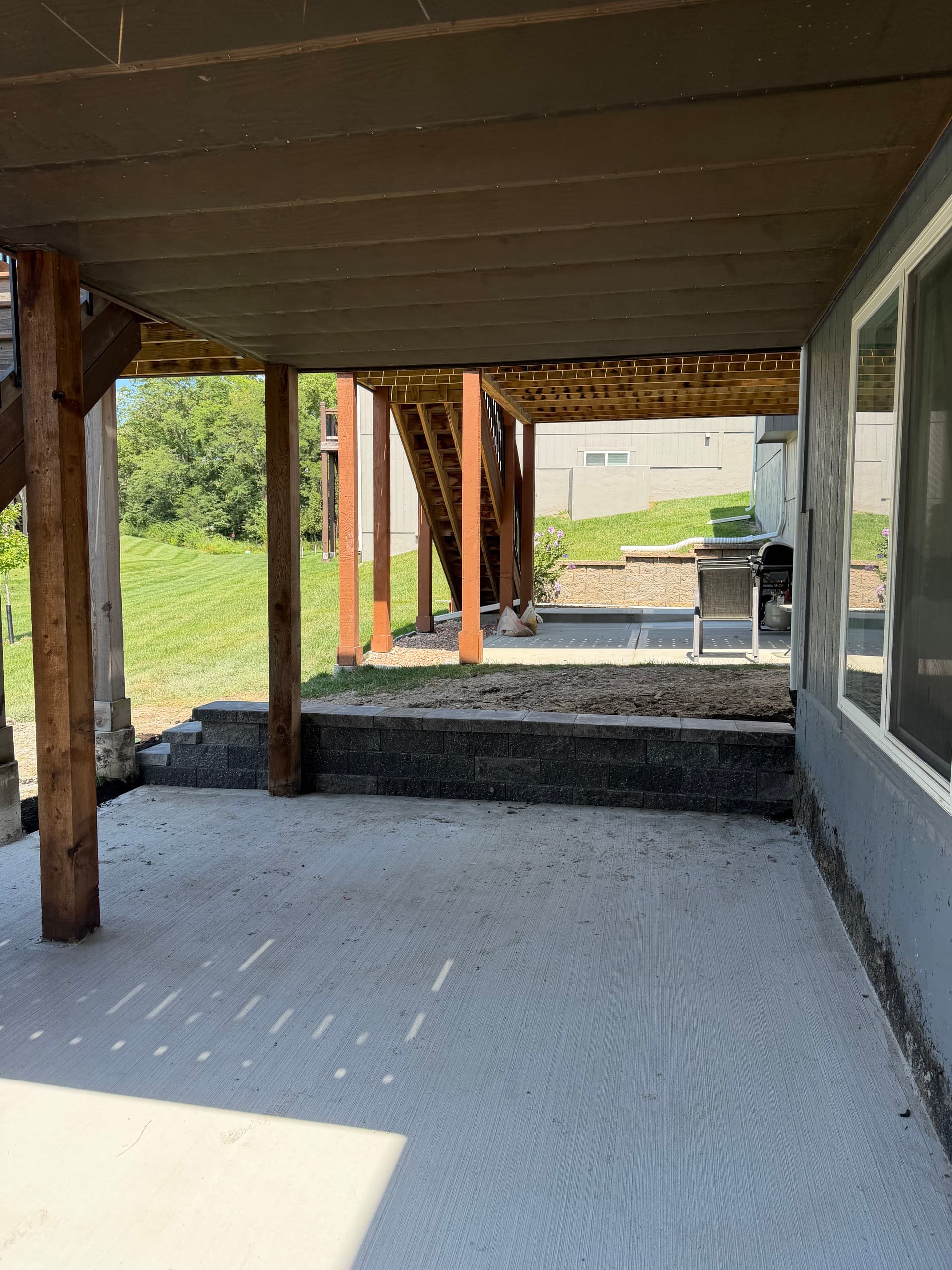 Backyard Patio Slabs and Retaining Wall in Kansas City image