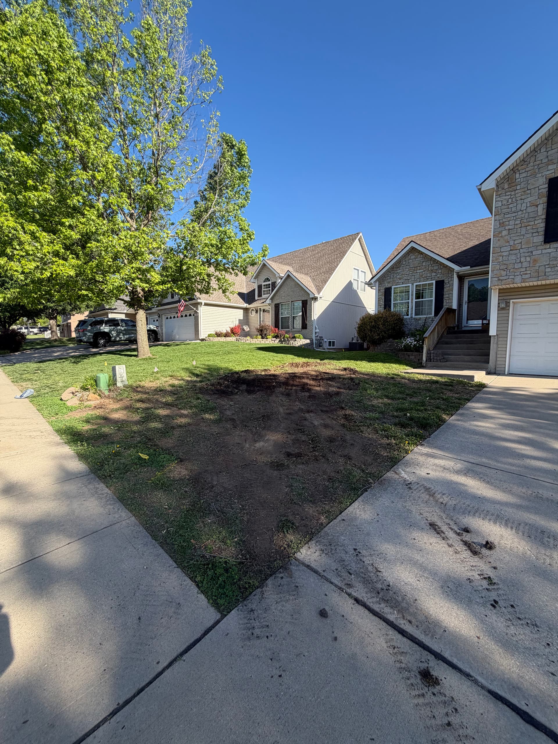 Gallery photos for Front Yard Regrade and Sod Installation in Liberty MO: Image #1