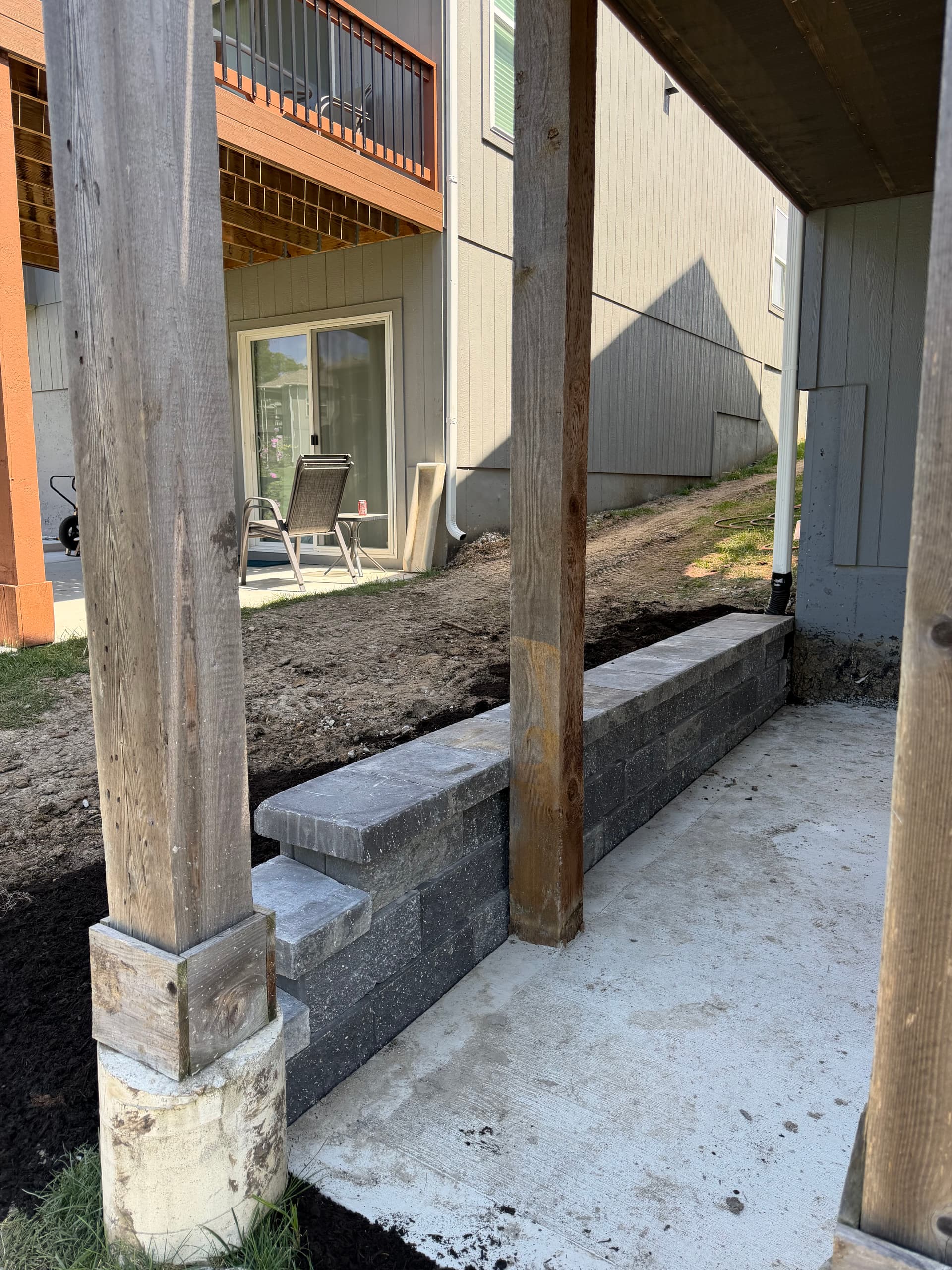 Gallery photos for Backyard Patio Slabs and Retaining Wall in Kansas City: Image #1