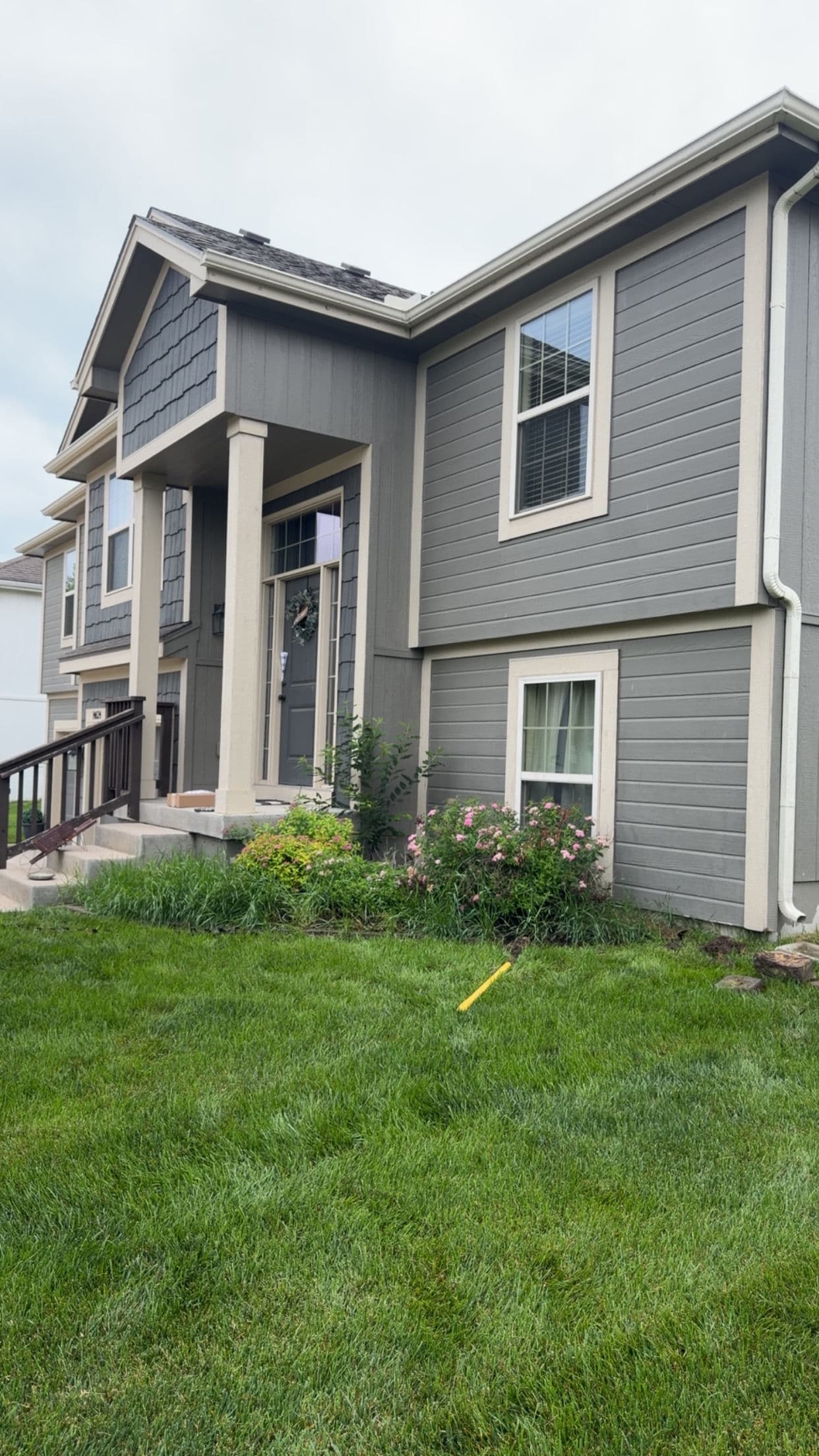 Gallery photos for Front Yard Landscape Bed with New Retaining Wall and Rock: Image #3