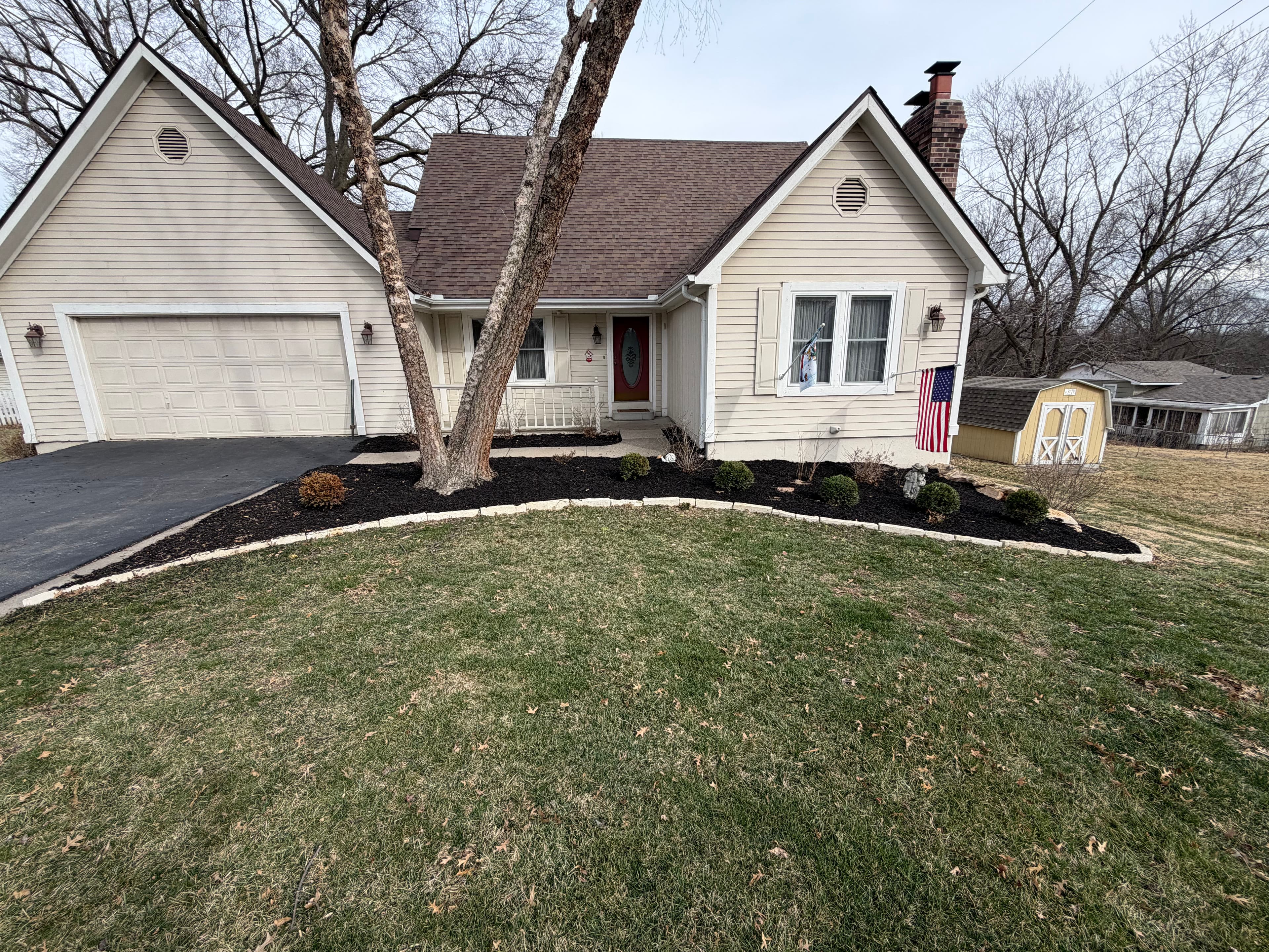 Project Stunning Mulch and Edging Makeover image