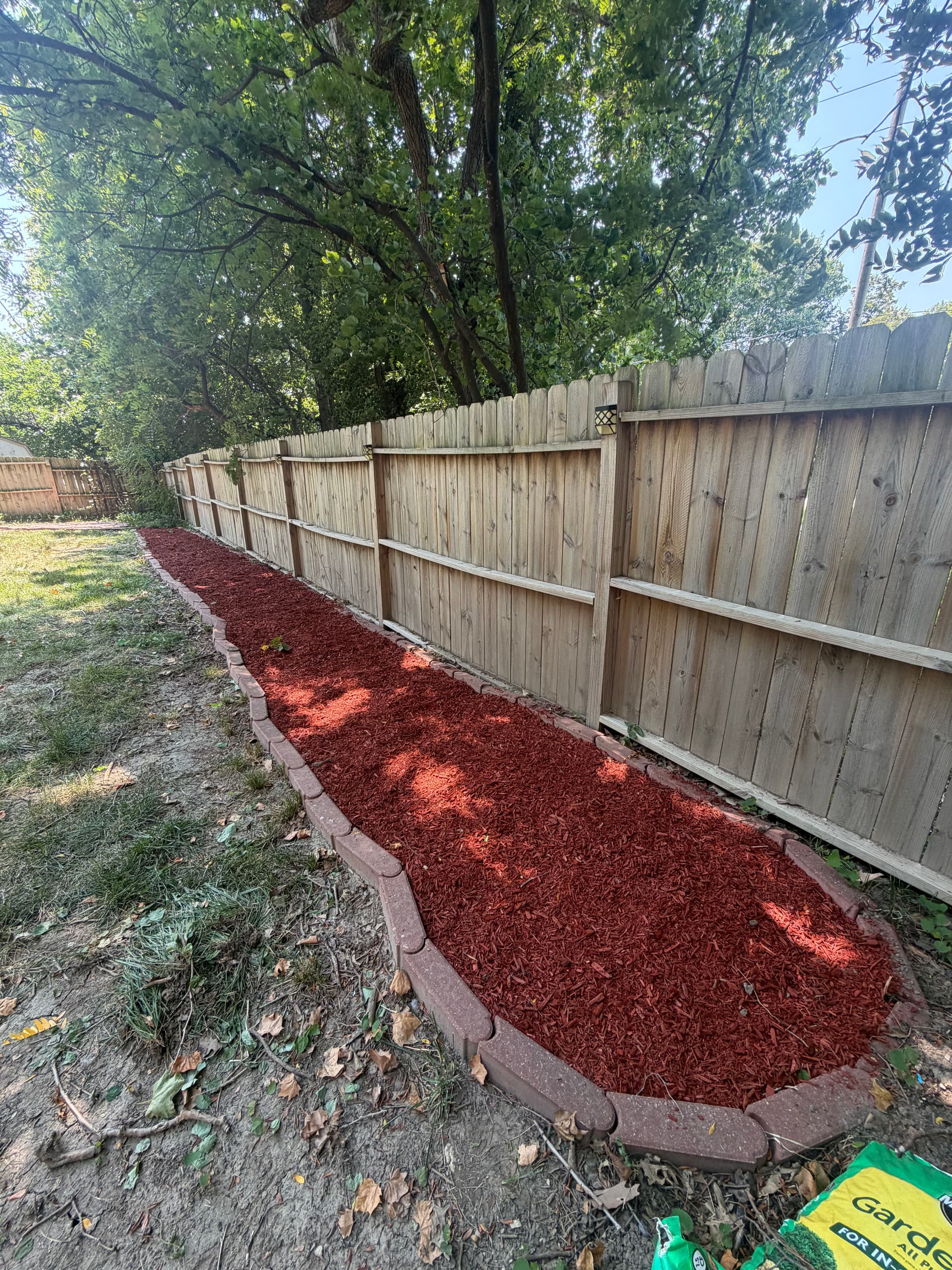 Gallery photos for Fresh Mulch and Bed Cleanup for a Smithville MO Home: Image #5